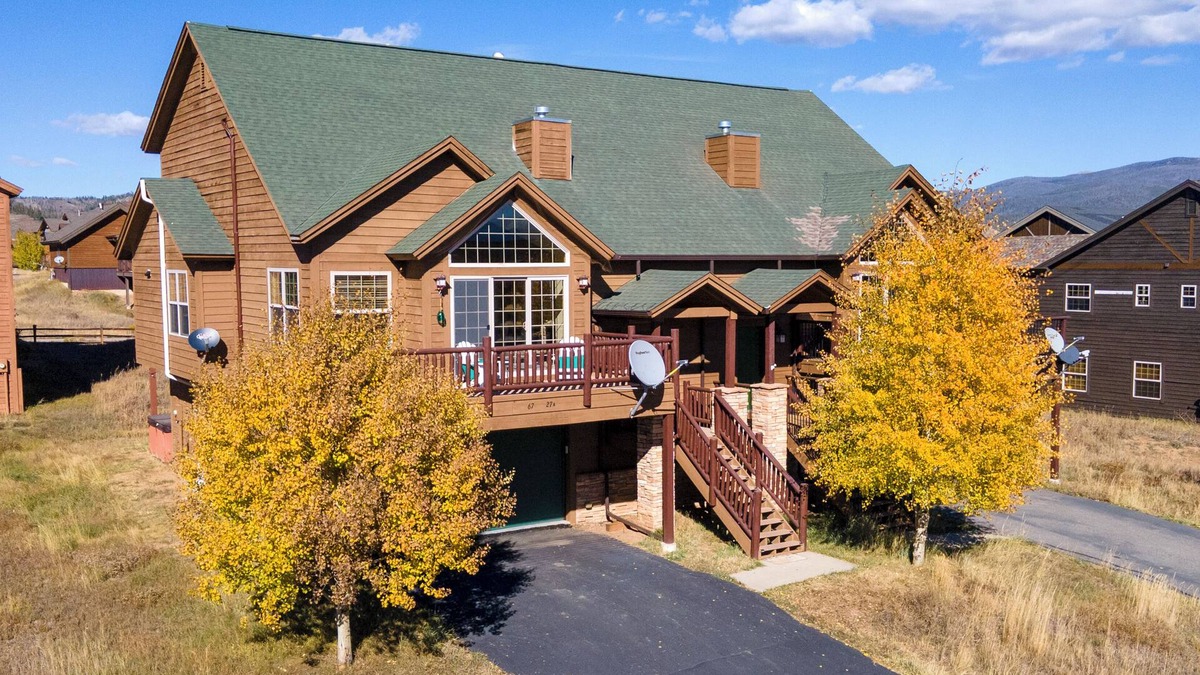 Pole Creek House | Fun pet friendly 4 bedroom hot tub and Air Conditioning