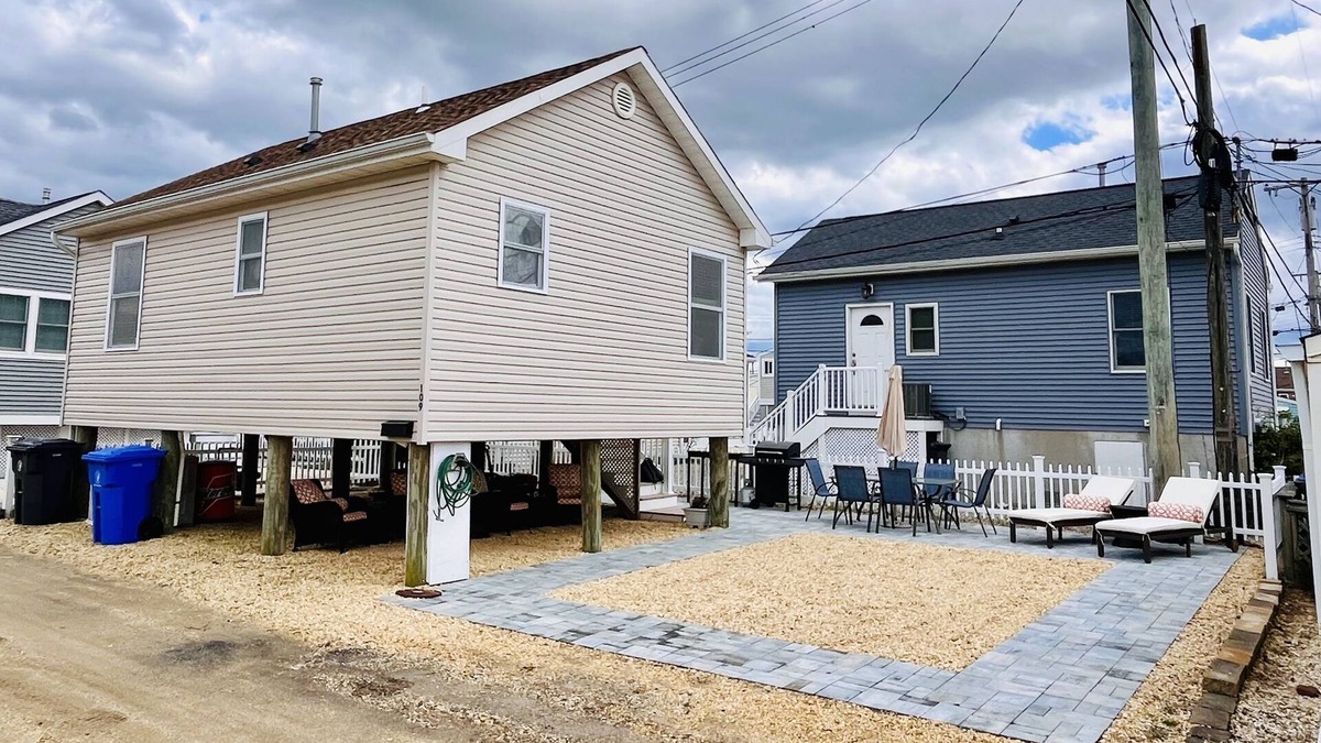 Lavallette House | Fun shore bungalow that is walkable to the beach!