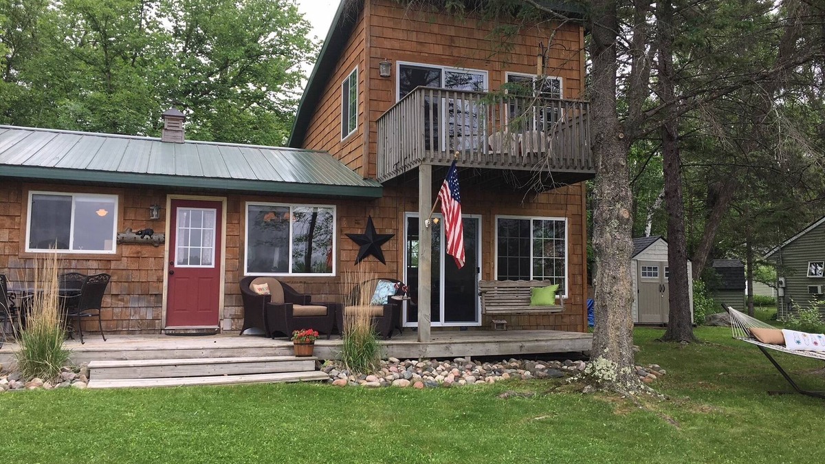 Hillman Cabin | Fun summer getaway, beach, fishing, water sports, clean lake, scrapbooking