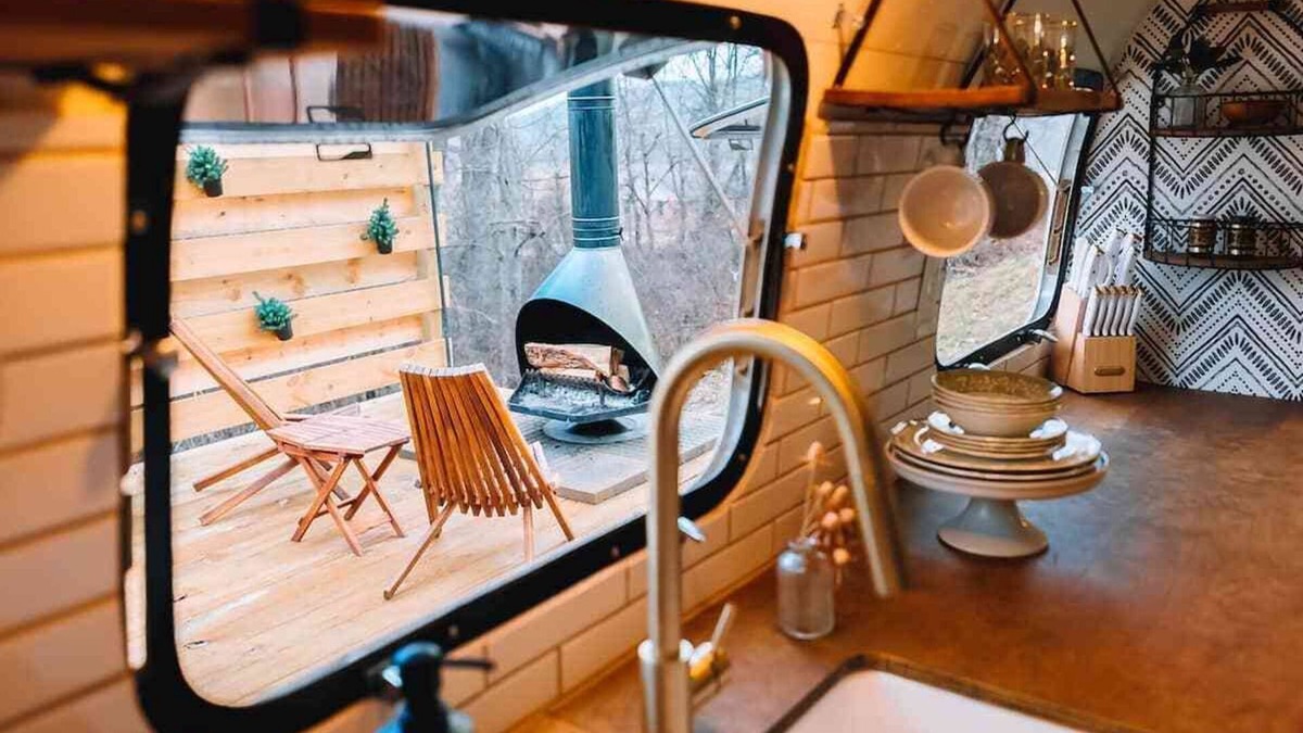 Laurelville Apartment | Fun Vintage Airstream with AC, Hot Tub, and View