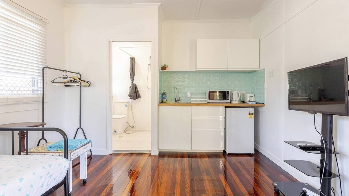 Taigum House | Funky Corner 1 Brm House by Taigum -A/C+Wifi+Deck