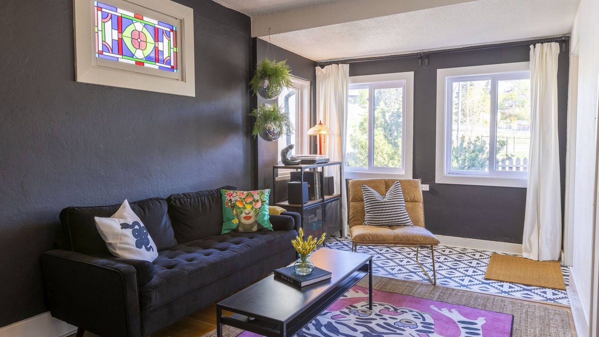 Southeast Calgary House | Funky House - Private Hot Tub - Walking Distance to Downtown