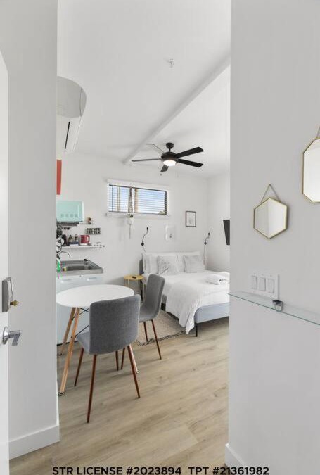 South Scottsdale Apartment | Funky Scottsdale Modern Micro Studio - Walk to OT