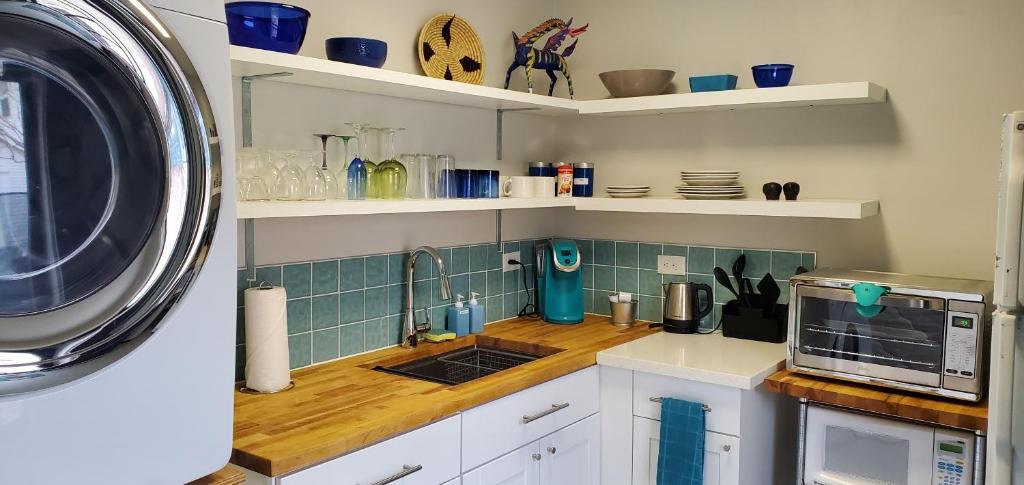 West University Apartment | Funky Urban Studio near UNR