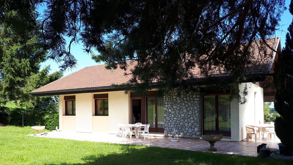 Amancy House | Furnisched house in a wooded garden