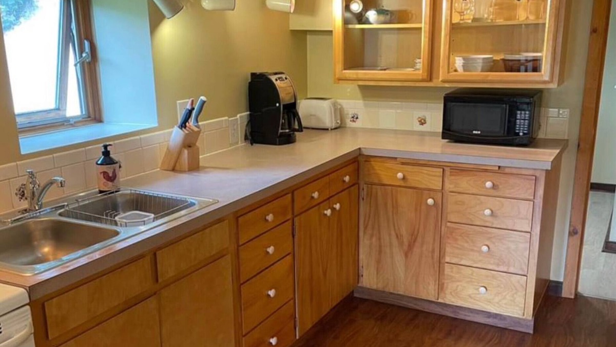 Rossland Apartment | Furnished 1 bedroom suite/quiet with beautiful mountain views