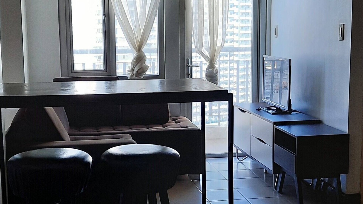 Bangkal Condo | Furnished 1BR | 40.61 SQM