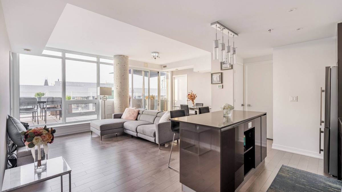 Byward Market - Parliament Hill Condo | Furnished 2 Bedroom PENTHOUSE -All Inclusive w Parking Available Downtown Ottawa