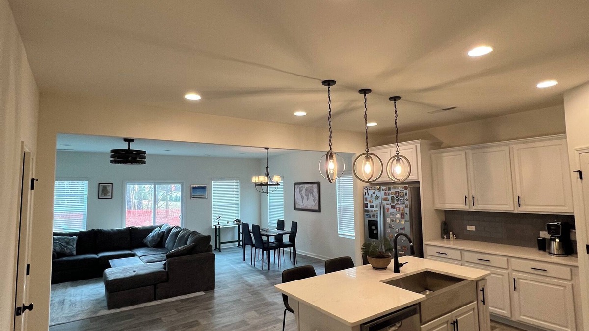 Harwood Lane House | Furnished 2BR 1.5BA - Long Term Rental Townhouse 10mi to Uptown 7mi to Airport.