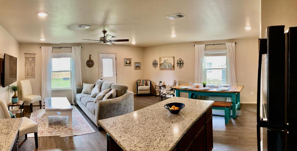 Copperas Cove Apartment | Furnished 3-bed- Townhome in the Hills Near Fort Cavazos