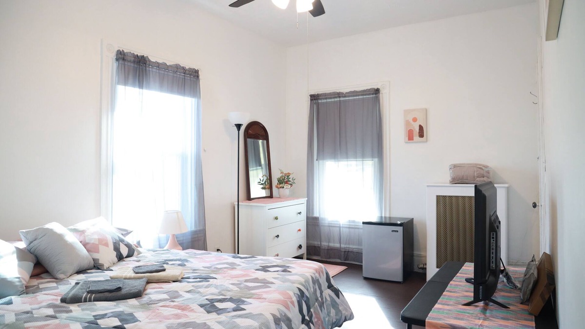 Roxbury Apartment | Furnished 3 Bedroom Apartment in the Heart of Boston!