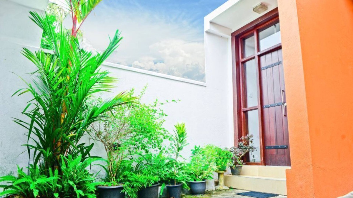 Sri Jayawardenepura Kotte Apartment | Furnished 3 BR apartment for rent in Colombo suburbs.