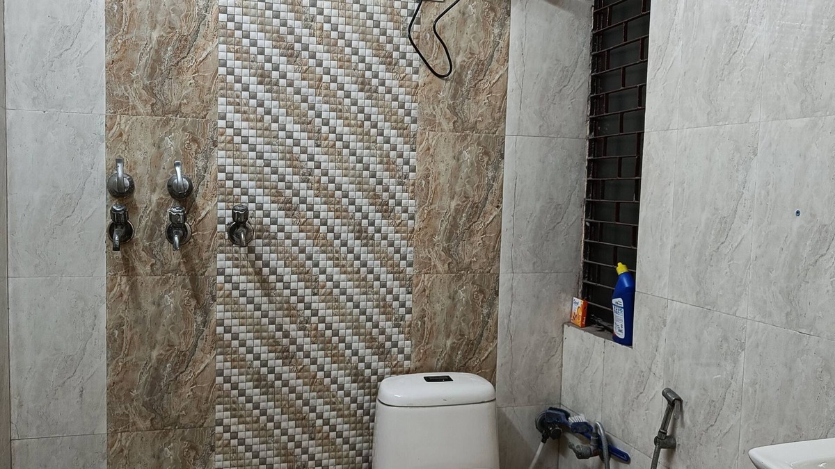 Pashim Vihar Apartment | Furnished Apt near Action Balaji Hospital Paschim Vihar