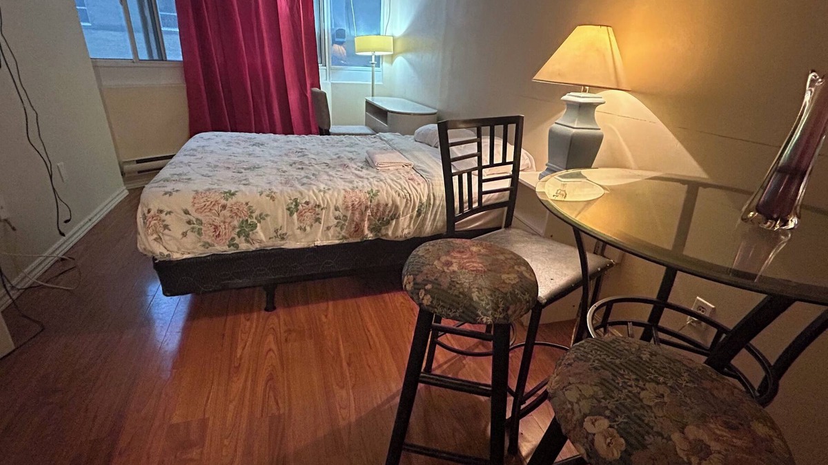 Garden District Apartment | Furnished bachelor studio near Dundas/College Station, Toronto Metropolitan Uni.