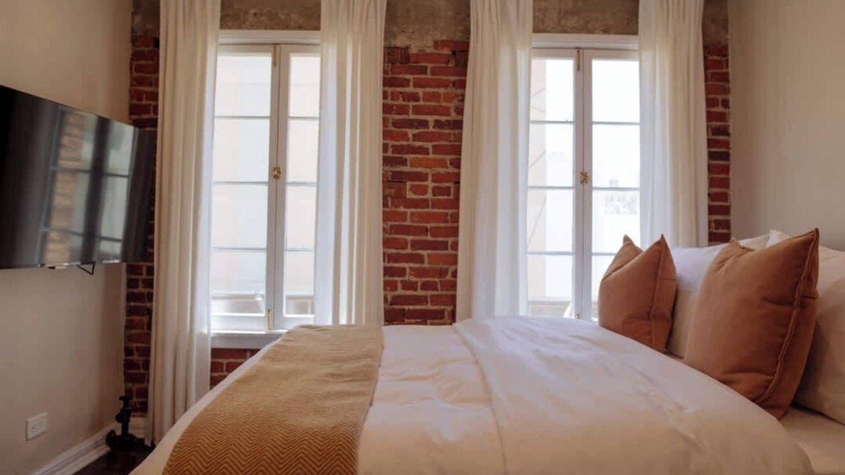 Hollywood Apartment | Furnished Bachelor in Hollywood