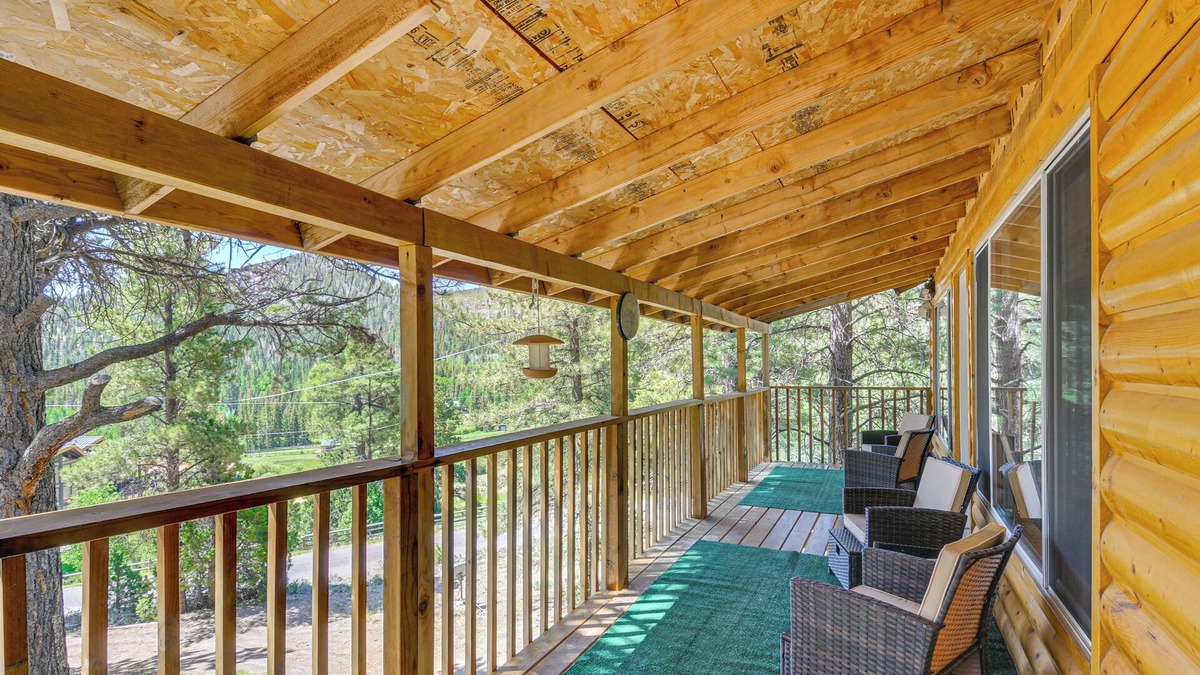 Mammoth Creek Cabin | Furnished Deck & Mountain Views: Panguitch Cabin