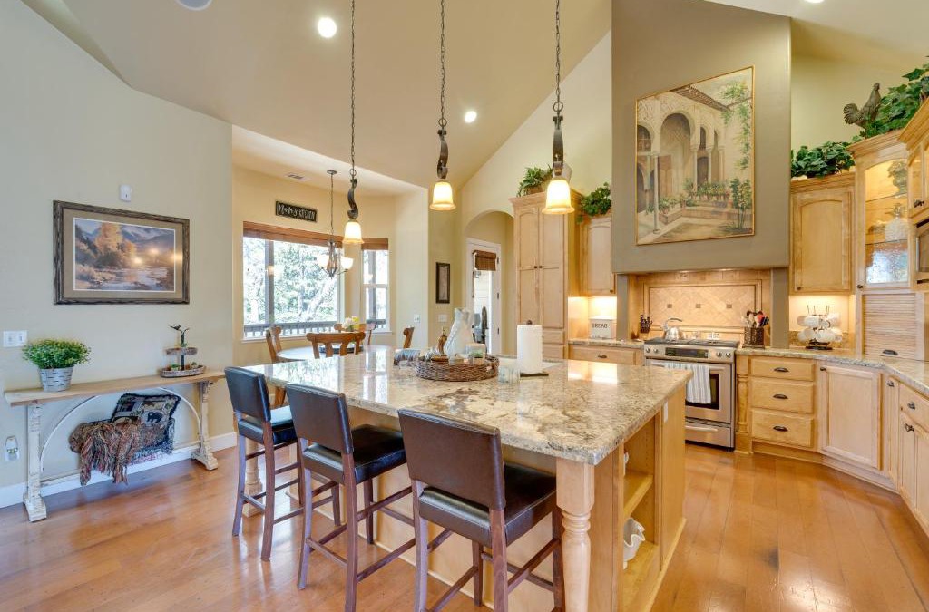 Croft House | Furnished Decks and Grill Peaceful Pioneer Home!