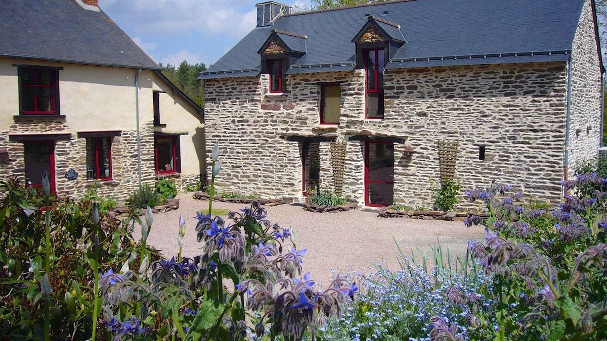 Iffendic Cottage | Furnished gîte for 5 people with swimming pool in Brittany at the gateway to Brocéliande