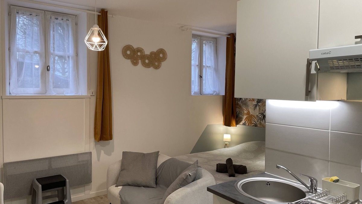 Rochefort Apartment | Furnished ground-floor studio very close to the spa (no. 37)