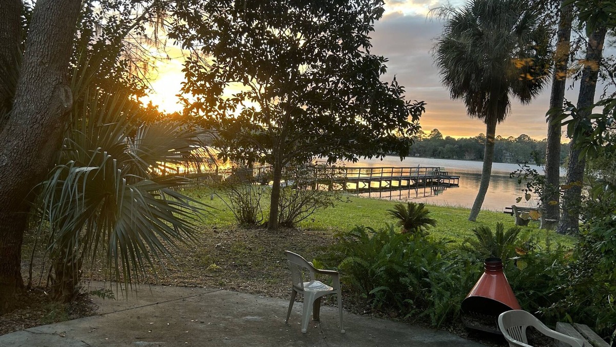 Silver Springs House | Furnished, lakefront 2/1 house in Ocala Nat'l Forest