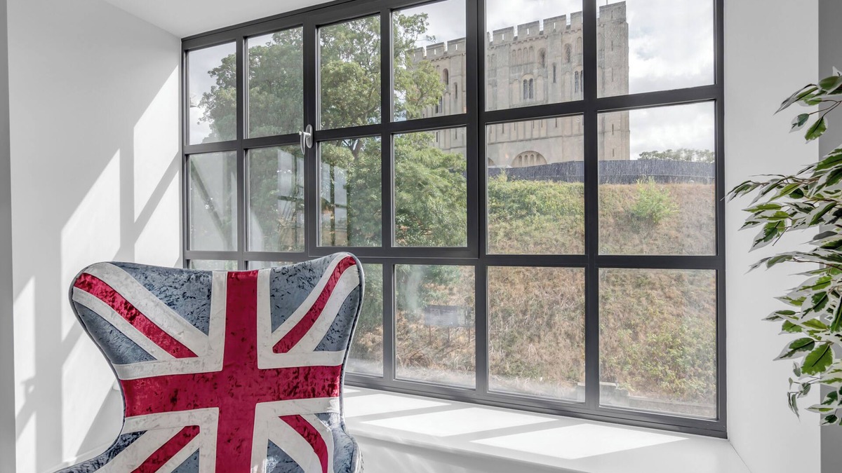 Norwich Apartment | Furnished Modern Flat Overlooking Norwich Castle