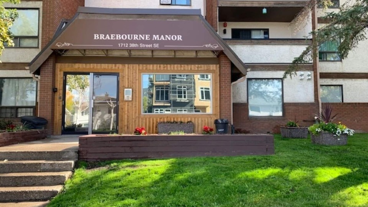 Forest Lawn Condo | Furnished One Bedroom Condo