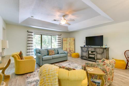 Lawton Woods House | Furnished Patio Hilton Head Island Resort Cottage