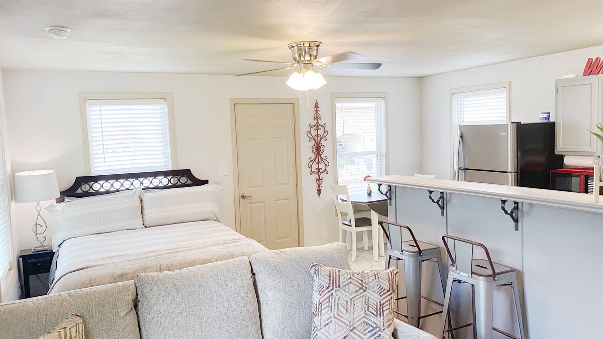 Lakeland House | Furnished Red Studio central location near restaurants, Lake & shopping