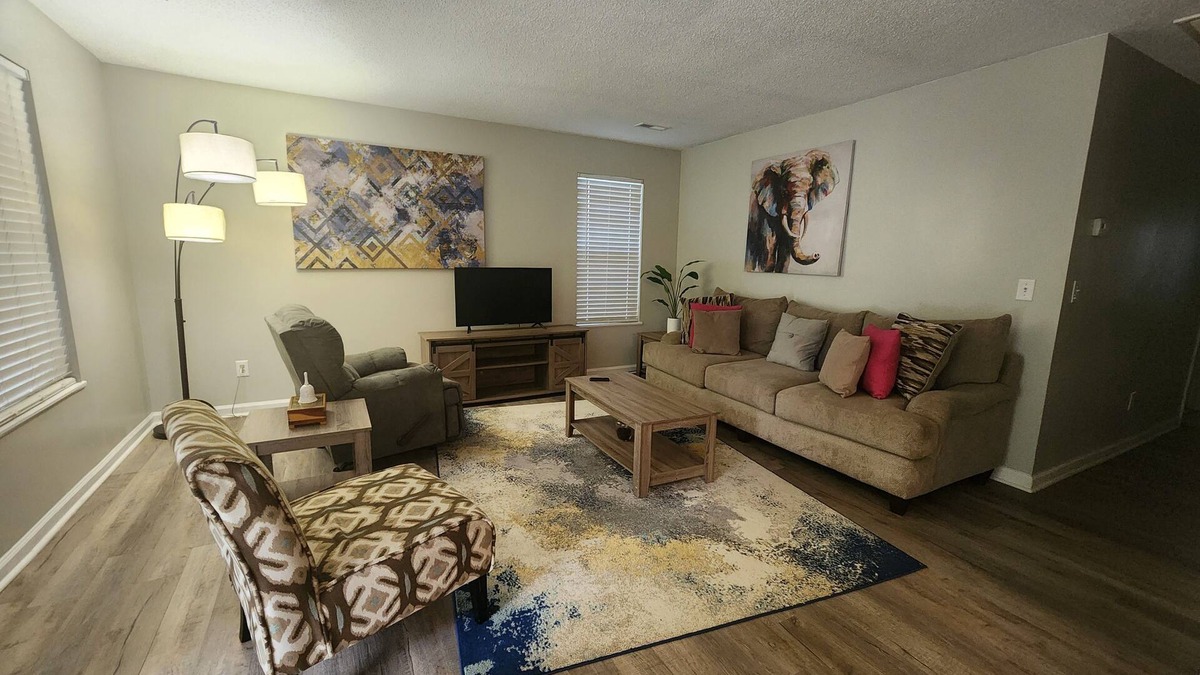 Greensboro House | Furnished rooms available with WiFi in Greensboro