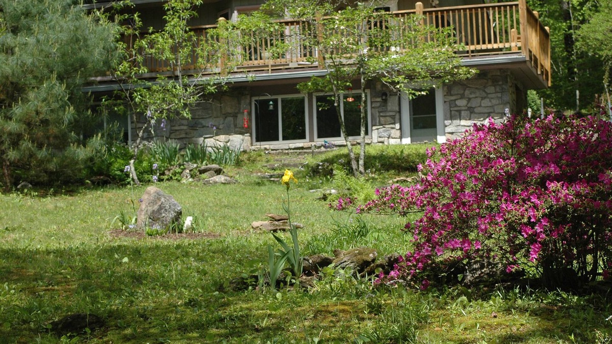Waynesville Apartment | Furnished Studio Apartment