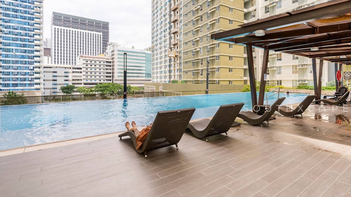 Cebu Apartment | Furnished Studio | City View, WiFi, Netflix and Pool