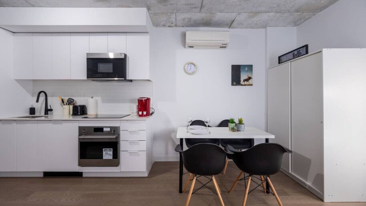 Quartier des Spectacles Apartment | Furnished Studio with balcony - Downtown #311784