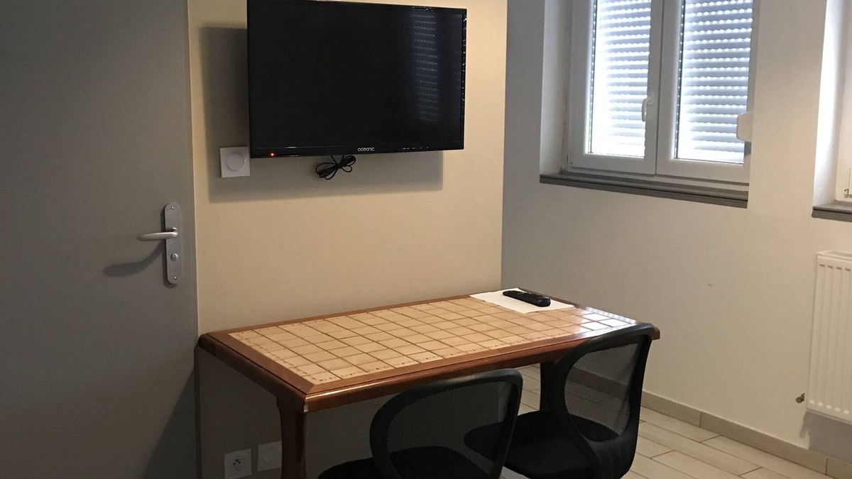 Roanne Apartment | Furnished studio with kitchen