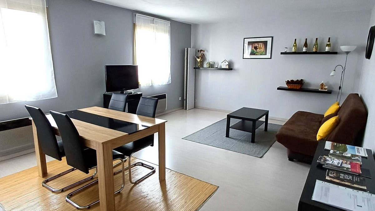 Faubourg-Raines Apartment | Furnished tourist accommodation between station and city of gastronomy and wine