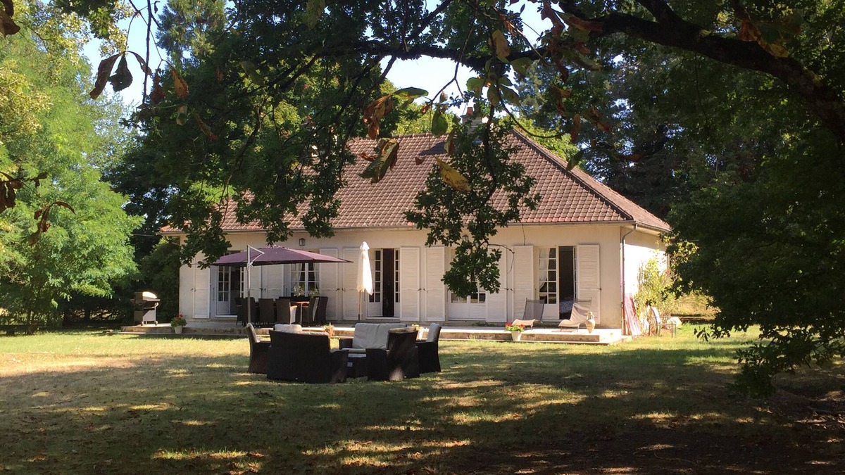 Orval House | Furnished tourist accommodation classified 4 stars on 2 hectares planted with trees not overlooked.