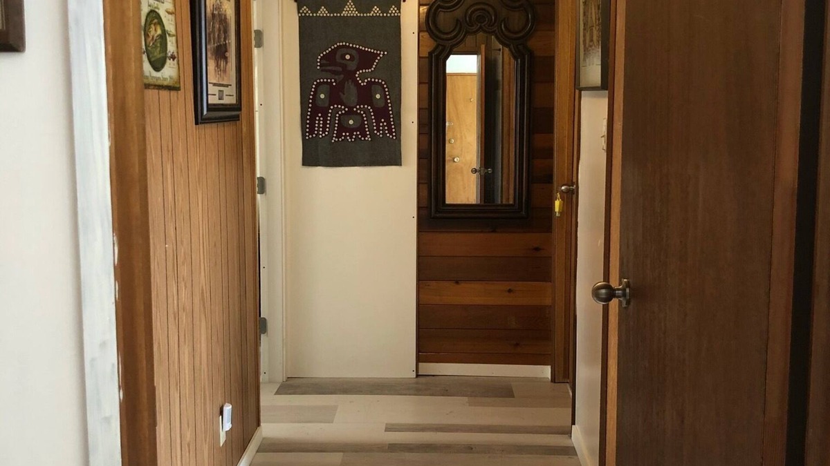 Gibsons House | Furnished whole house 5 bedrooms and 2.5 bathrooms for rent