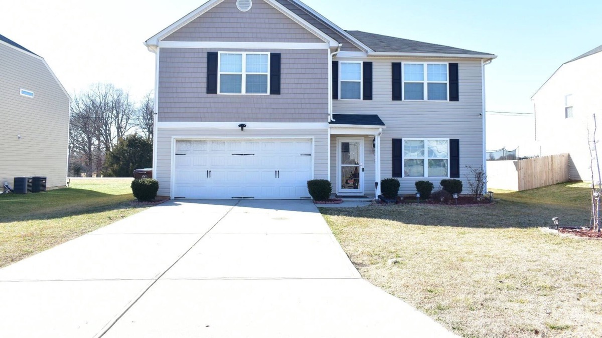 Trinity House | Furniture market, HPU, peaceful family house for vacation or business