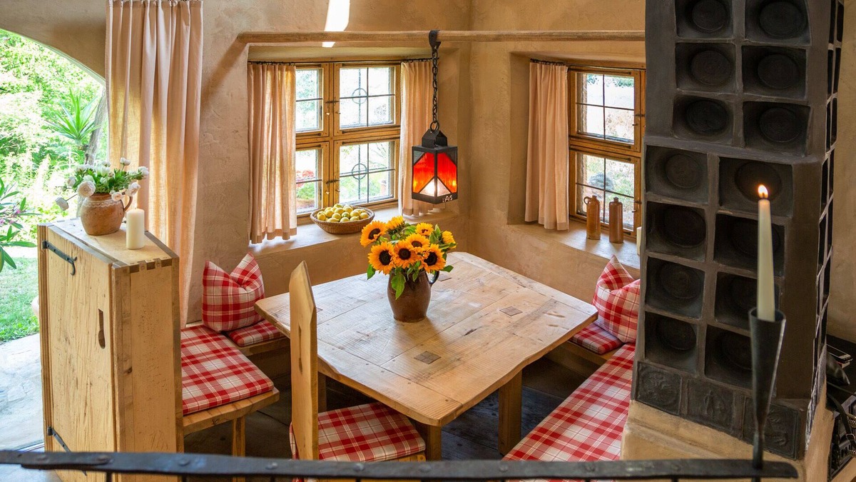 Trostberg Apartment | Fürstenpalais holiday apartment in the tower of Schedling Castle near Lake Chiemsee