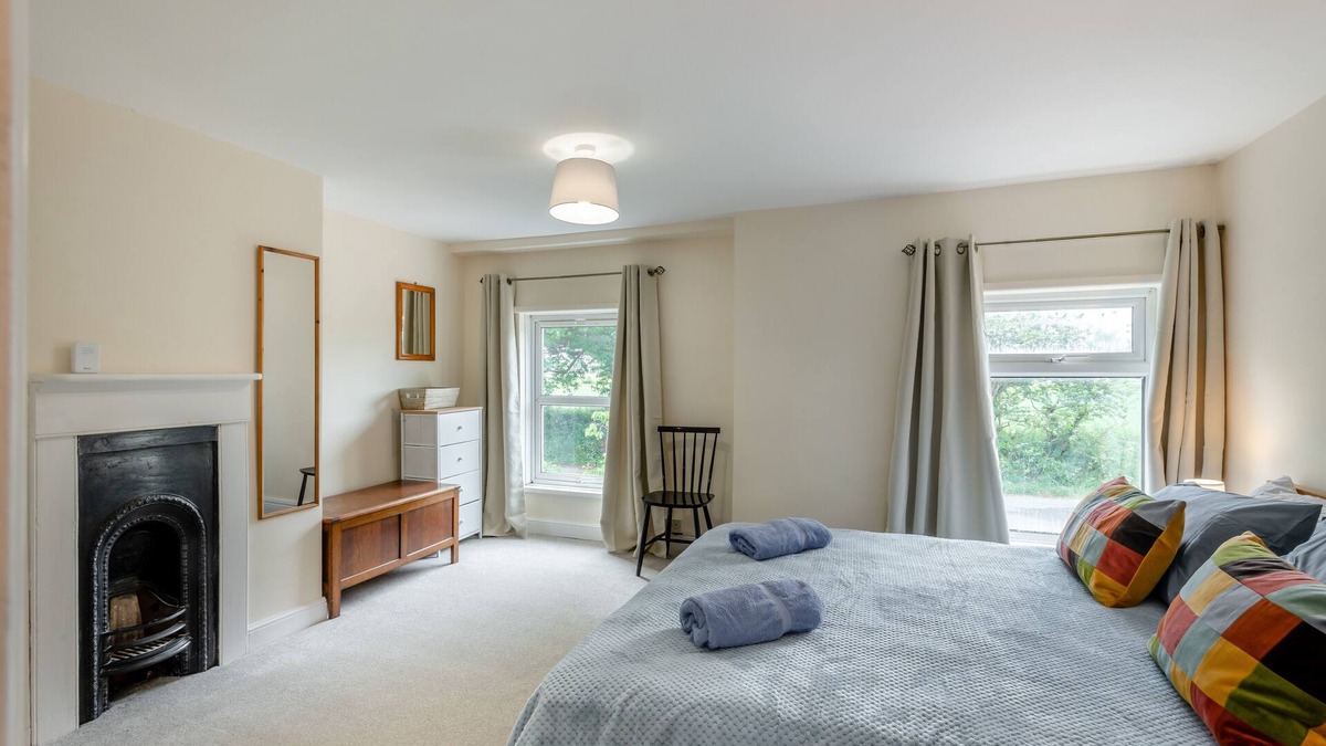 Hopton House | Furtherfield - Two Bedroom House, Sleeps 3
