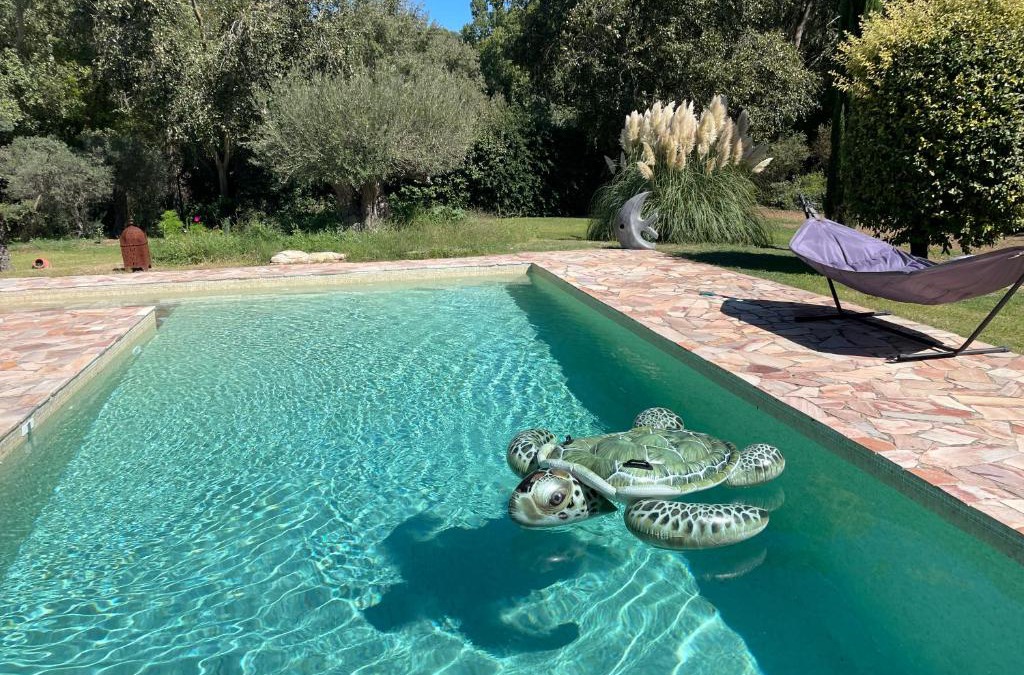 Fuveau House | FUVOLEA, Maison de vacances à 15 min du centre d'Aix-en-Provence, piscine chauffée en saison - jardin - parking privé gratuit