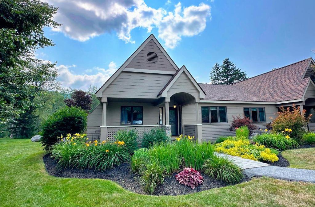 Rye Beach House | FV43 Bretton Woods single level home with AC on golf course
