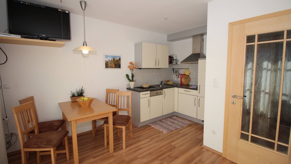 Brunico Apartment | FW "kronblick" bei Im Winkl - Charmante Kleinwohnung