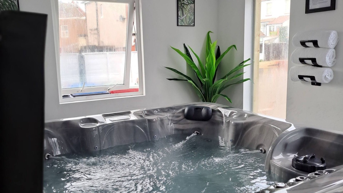 Bispham House | Fylde Cottage - Your Perfect Staycation Accommodation W/Hot tub