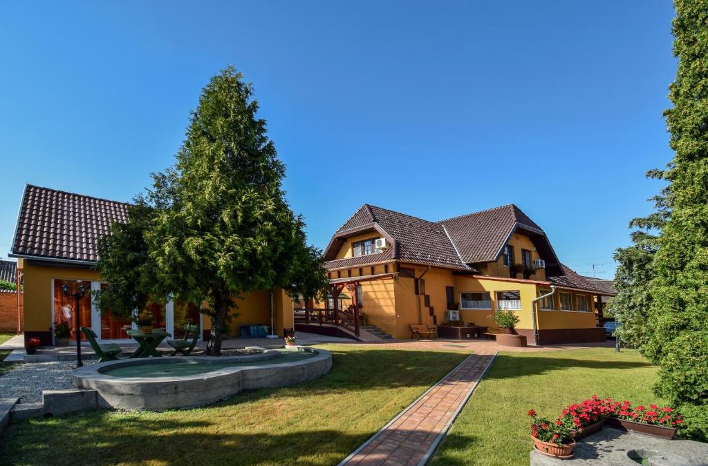 Simontornya House | Gála Panzió