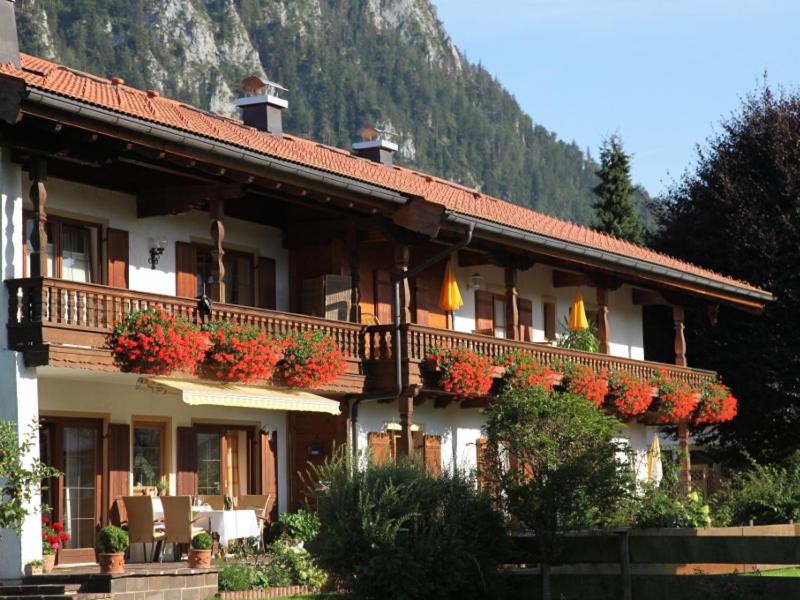 Kreuzfeld Apartment | Gästehaus Gschwendtner - Chiemgau Karte