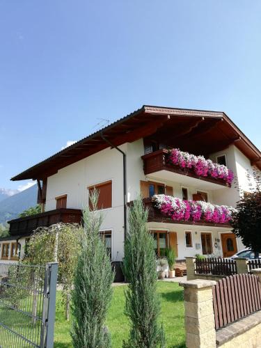 Buch in Tirol House | Gästehaus Hechenblaikner