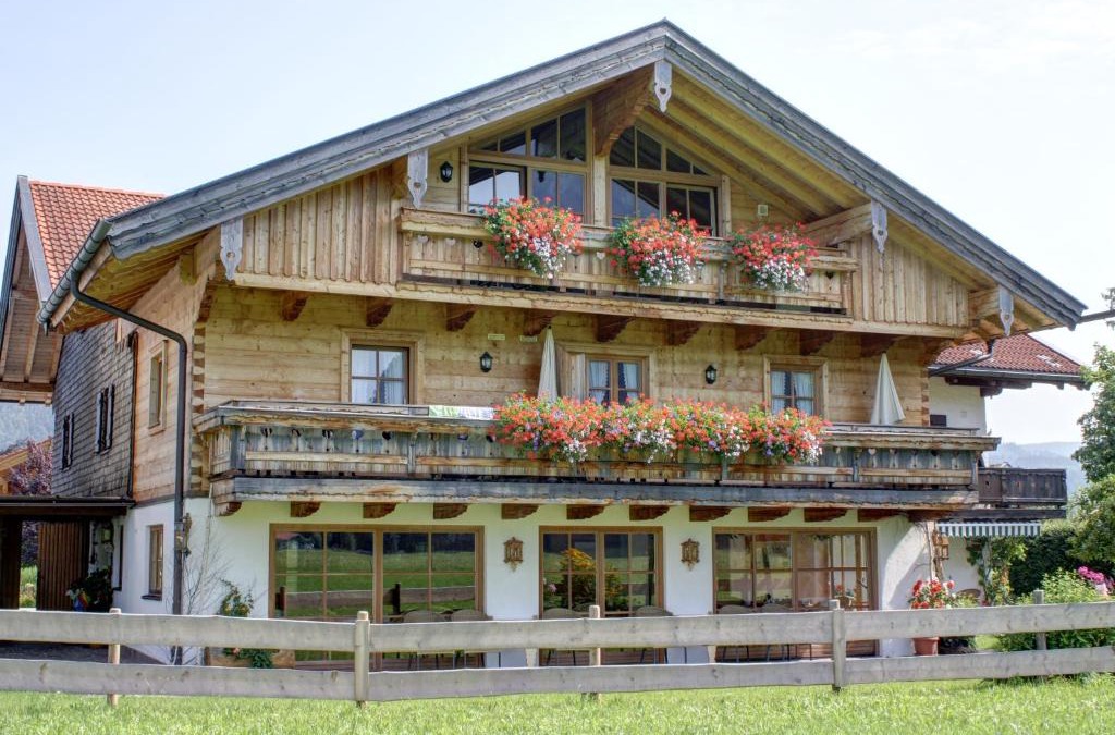 Kreuzfeld Apartment | Gästehaus Hirschbichler - Chiemgau Karte