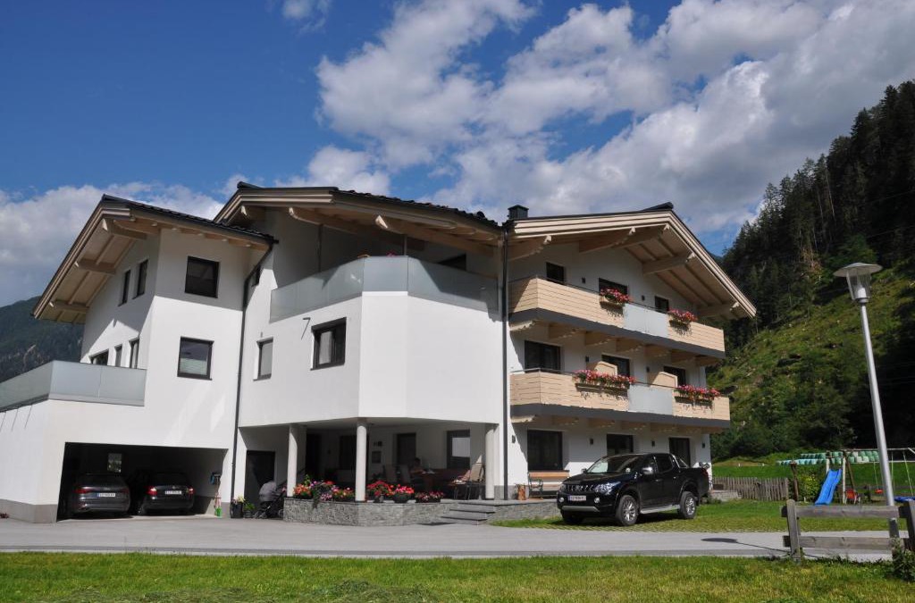Mayrhofen House | Gästehaus Holaus