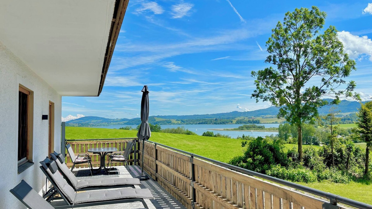 Seekirchen am Wallersee Apartment | Gästehaus "seeblick" Helle Terrassenwohnung am Wallersee v. den Toren Salzburgs