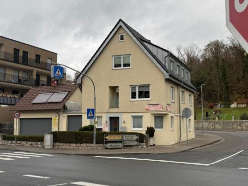 Waldenbuch House | Gästezimmer , Pension Wauri